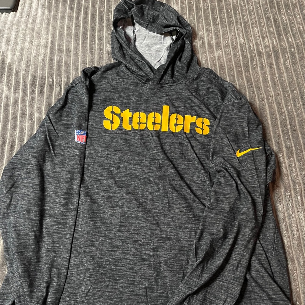 Men’s Nike dri-fit long sleeve shirt